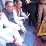 दीपावली पर आपदा प्रभावितों के बीच पहुंचे सीएम धामी, हर संभव मदद का दिया आश्वासन