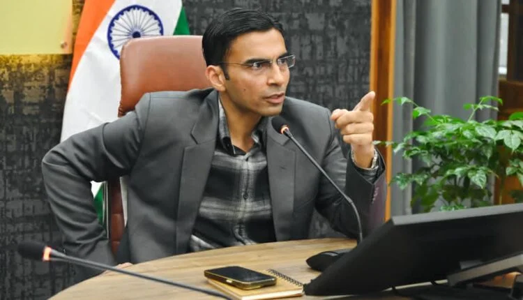 अतिक्रमण नहीं हटा…तो अधिकारियों पर गिरेगी गाज: जिलाधिकारी सविन बंसल