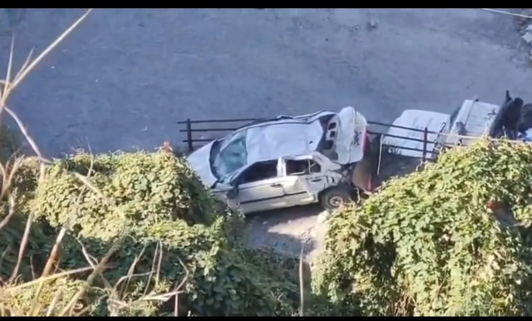 मसूरी: अनियंत्रित टैक्सी खाई में गिरी, चालक बाल–बाल बचा