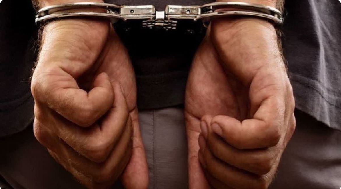 दिल्ली: अंतरराष्ट्रीय फर्जी कॉल सेंटर का भंडाफोड़, 8 गिरफ्तार; मास्टरमाइंड सानू फरार