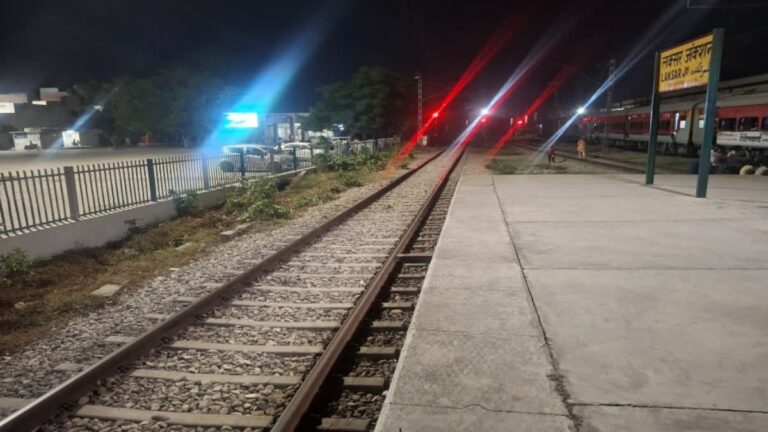 लक्सर-रायसी रेलवे स्टेशन के बीच पटरी पर मिला बुजुर्ग का शव, शिनाख्त में जुटी पुलिस