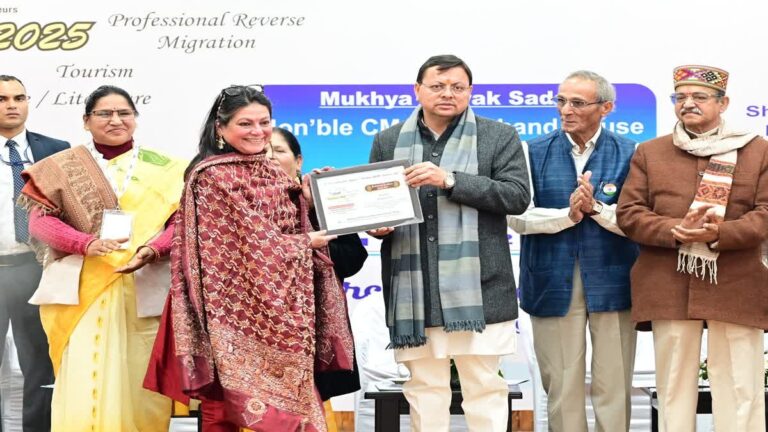 महिला उद्यमियों को सीएम धामी ने किया सम्मानित, बोले महिलाओं के नेतृत्व में बदलेगा उत्तराखंड