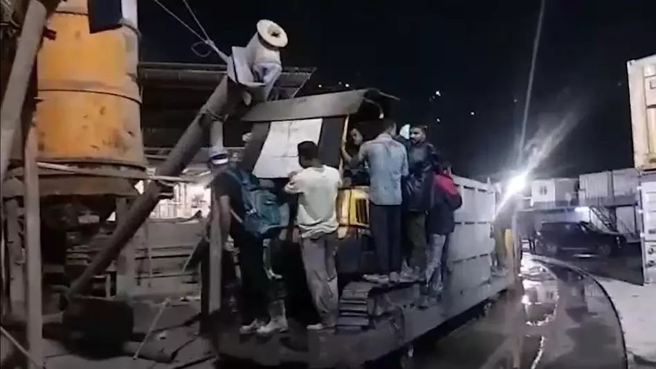 सुरंग अंदर ट्रेनों में भिड़ंत, 60 मजदूर घायल