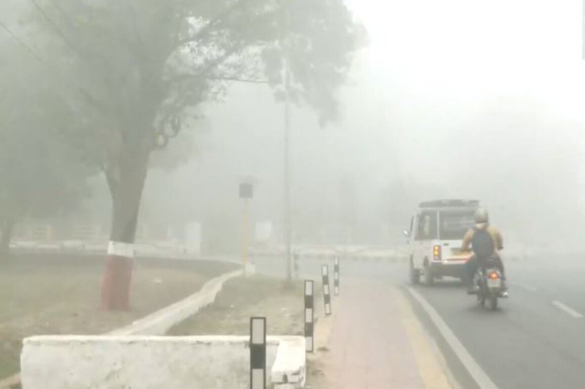 क्रिसमस के दिन उत्तराखंड के 7 जिलों में कोहरा:ऊधम सिंह नगर, चंपावत-नैनीताल में ऑरेंज, पौड़ी, हरिद्वार-देहरादून में यलो अलर्ट; पहाड़ों में पाला गिरा
