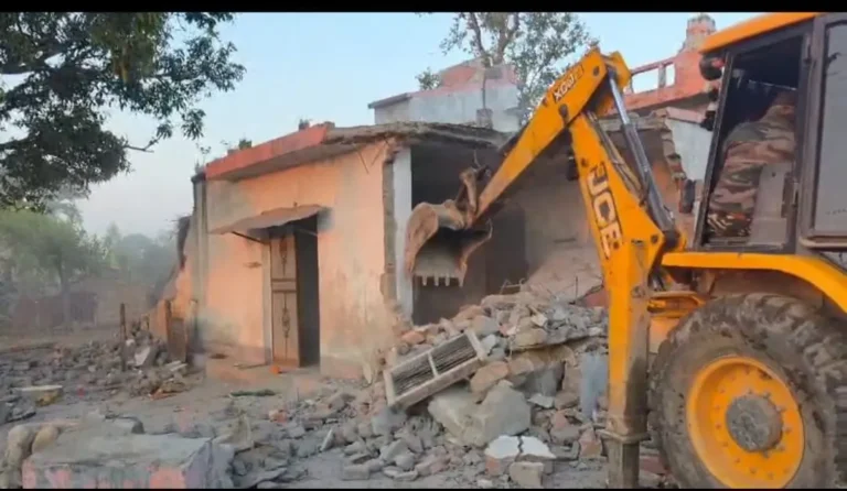 रामनगर: कोसी नदी किनारे रिज़र्व फॉरेस्ट भूमि पर बना अवैध मस्जिद–मदरसा–मजार हटाने का अभियान शुरू