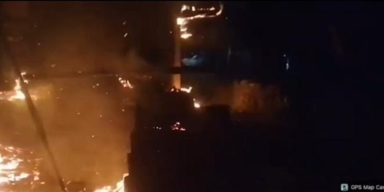 दुखद : यहां आग लगने से दो मंजिला भवन हुआ खाक, ढाई माह की बच्ची के जिंदा जलने से मौत