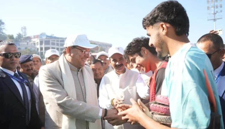 मुख्यमंत्री पुष्कर सिंह धामी ने हेमवती नंदन बहुगुणा स्टेडियम, अल्मोड़ा में सांसद खेल महोत्सव का किया शुभारंभ