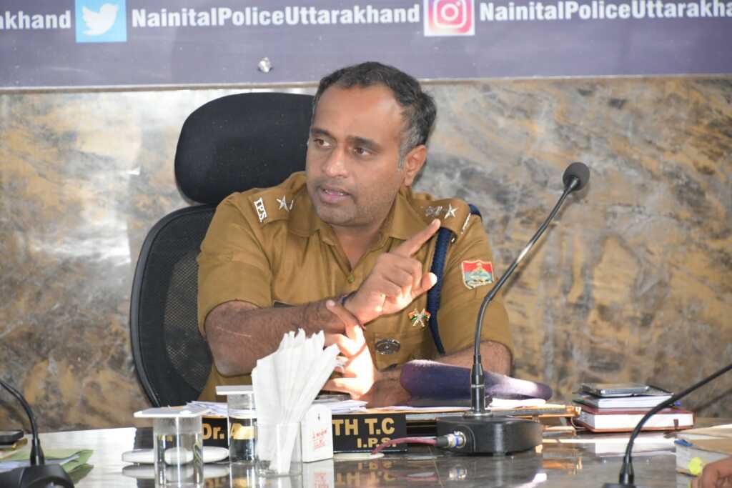 सख्ती:-नैनीताल में तेज कार चला कर तीन लोगों को घायल करने वाले इस पुलिस कांस्टेबल के खिलाफ मुकदमा… हुवा निलंबित