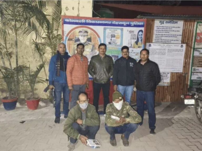 वन्य जीव तस्करी पर एसटीएफ को बड़ी कामयाबी:देहरादून के विकासनगर से भालू के पित्त और जंगली जानवरो के पांच नाखून के साथ दो तस्करों की गिरफ्तारी