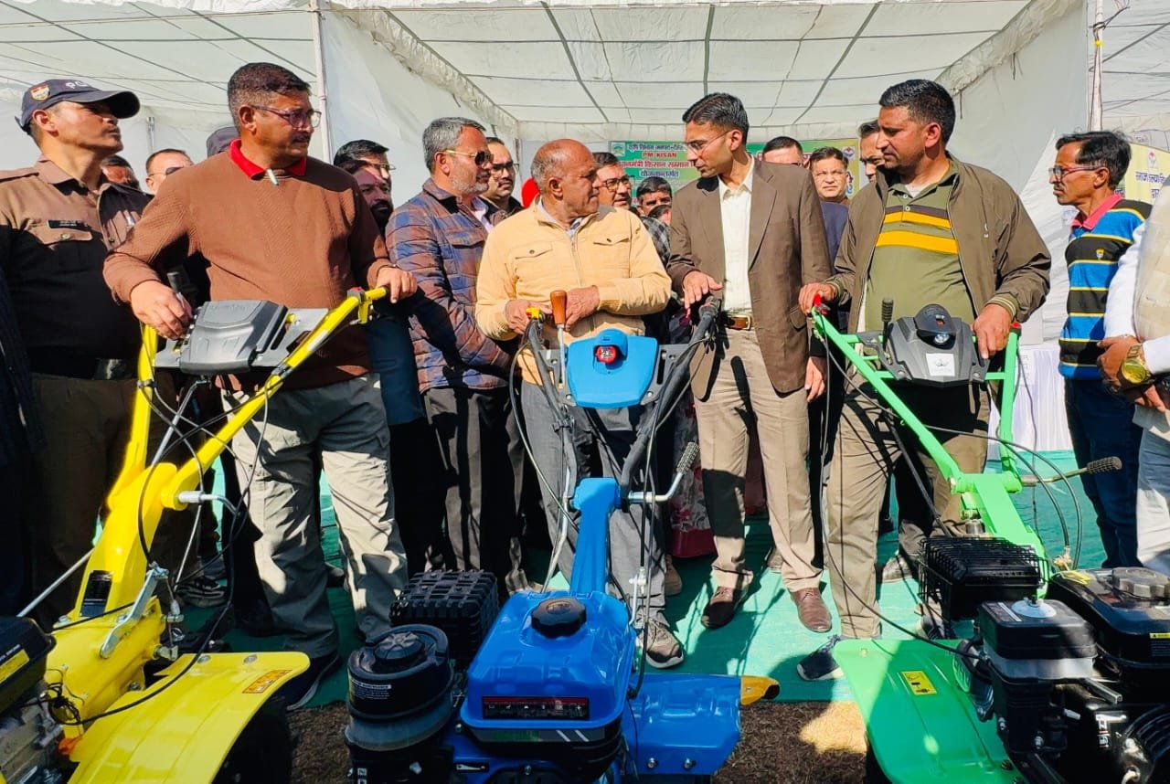 विकासखंड डोईवाला  के दूरस्थ इठारना में सरकार जनता के द्वार; डीएम ने सुनी जन समस्याएं; अधिकतर समस्याओं का निस्तारण