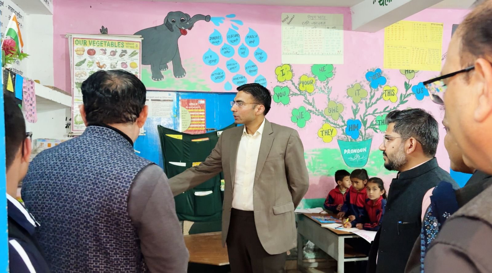 अर्थिक रूप से कमजोर बच्चों को मुफ्त शिक्षा प्रदान करने हेतु  डीएम ने यूजीवीएनएल के  सीएसआर फंड से दिलवाए 4.50 लाख