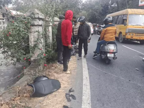 नैनीताल में ट्रक ने बाइक सवारों को कुचला,एक की मौत:काफी देर तक टायरों के नीचे फंसा रहा युवक, भाई से मिलकर दोस्त के साथ घर लौट रहा था