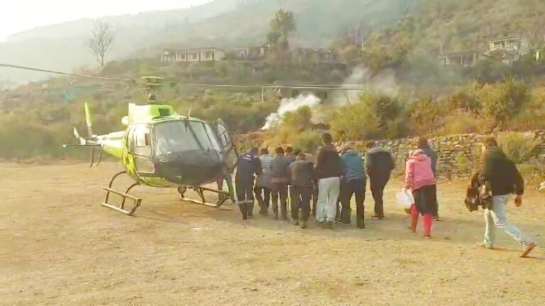 चमोली में भालू के हमले में ग्रामीण घायल, किया गया एयरलिफ्ट, ऋषिकेश में युवकों को दौड़ाया