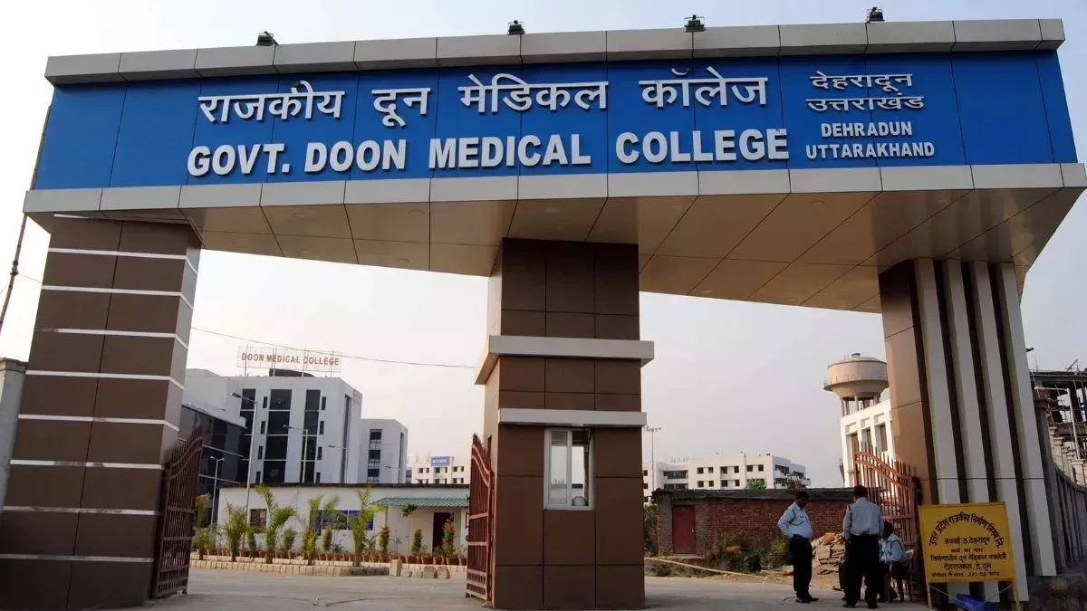 MBBS स्टूडेंट को बेल्ट और चप्पलों से सीनियर छात्रों ने पीटा, दून मेडिकल कालेज में मारपीट की जांच शुरू