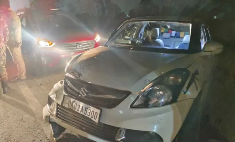 ओवरटेक के चक्कर में लालकुआं बाईपास पर दो कारों की भिड़ंत, चार लोग मामूली घायल, एक घंटे तक लगा जाम