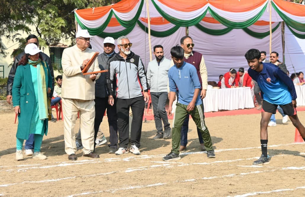 मसूरी विधानसभा क्षेत्र में विधायक चैंपियनशिप ट्रॉफी का  उद्घाटन करते कैबिनेट मंत्री गणेश जोशी