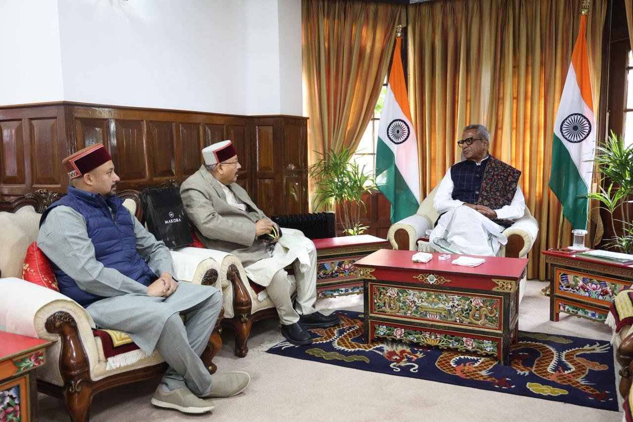 महाराज ने की सिक्किम के राज्यपाल से शिष्टाचार भेंट, उत्तराखंड आने का दिया न्यौता
