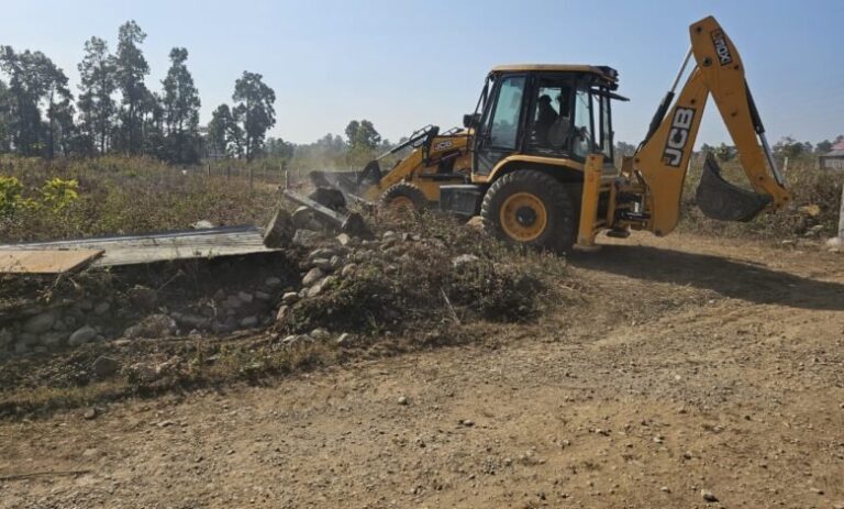 MDDA की अवैध प्लॉटिंग पर बड़ी कार्रवाई, 10 बीघा भूमि पर चला ध्वस्तीकरण अभियान