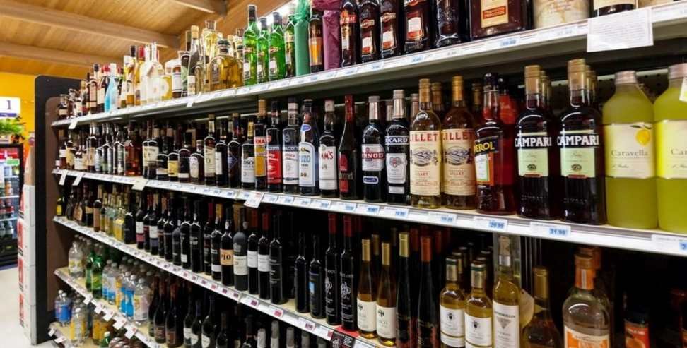 ड्राई डे पर कैसे हुई शराब की चोरी? देहरादून में बंद दुकान के ताले तोड़कर बोतलें ले उड़ा चोर