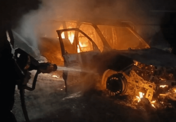 हल्द्वानी: चलती कार बनी आग का गोला, चालक ने कूदकर बचाई जान