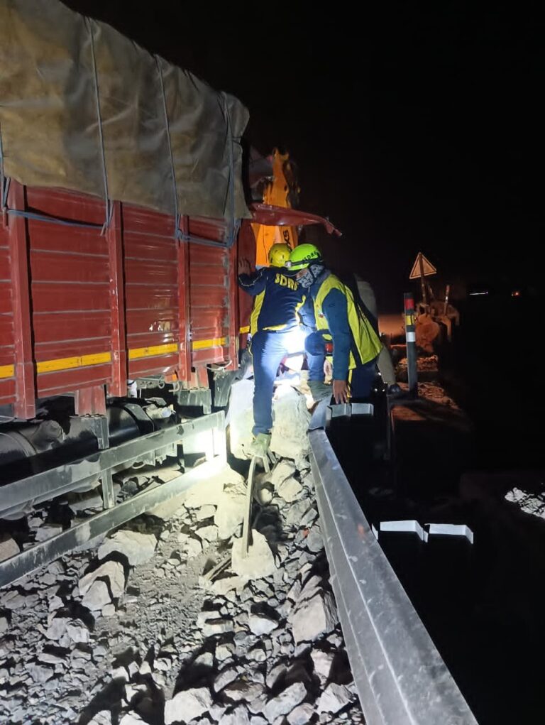 ब्रेकिंग: ऋषिकेश-श्रीनगर हाईवे पर तोता घाटी में भूस्खलन, ट्रक दबा—चालक की दर्दनाक मौत