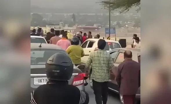 विकासनगर में वन विभाग के SDO से यमुना पुल पर मारपीट, दोनों पक्षों ने दर्ज कराया मुकदमा