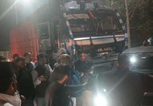 लालकुआं हाईवे पर ट्रक का तांडव, आधा दर्जन वाहन क्षतिग्रस्त