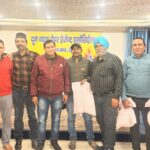 दून न्यूज पेपर एजेंट एसोसिएशन पलटन बाजार ने मनाया होली मिलन समारोह।