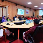 मन की बात: CM धामी ने स्कूली बच्चों संग सुना पीएम मोदी का 131वां एपिसोड