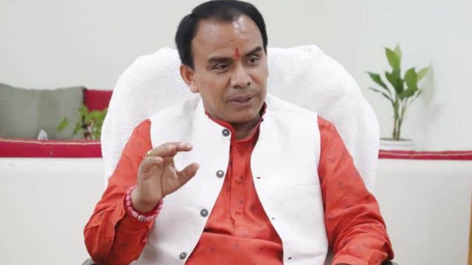 एक दर्जन प्राथमिक विद्यालयों का होगा पुनर्निर्माणः डाॅ. धन सिंह रावत