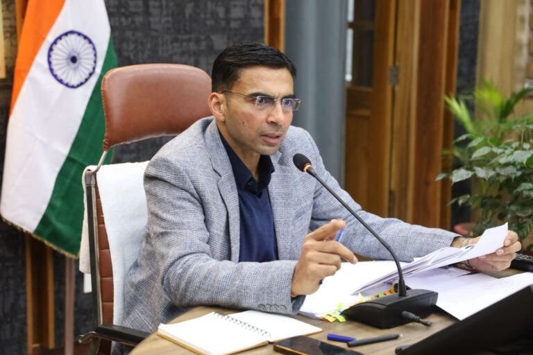 प्रशासन का बड़ा एक्शन सीएचसी रायपुर; एक ही व्यक्ति विशेष का जन औषधि केंद्र व बगल में ही मेडिकल स्टोर दोने के लाइसेंस निरस्त