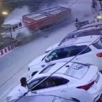 देहरादून में बड़ा हादसा: टायर फटते ही पलटा मार्बल से भरा ट्रक, स्कूटी सवार युवती घायल