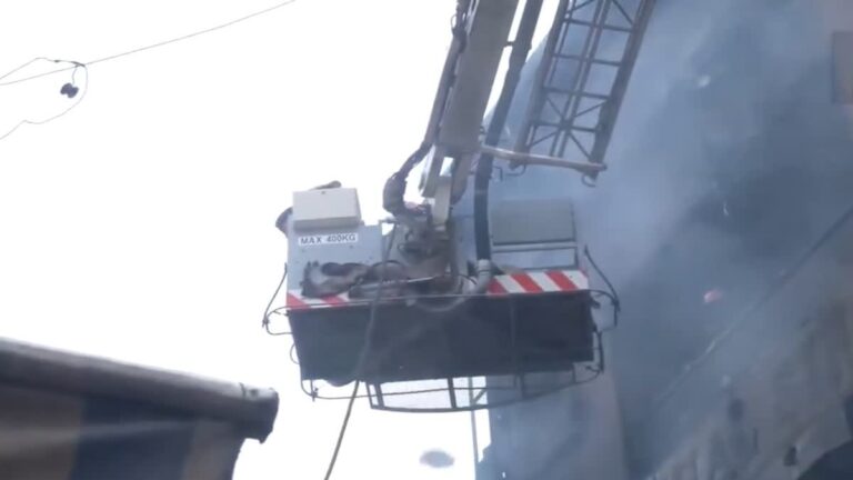 दिल्ली पालम में भीषण आग: 9 की मौत, कॉस्मेटिक दुकान से शुरू हुई थी आग