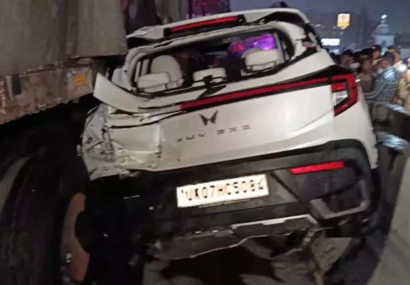 हरिद्वार-देहरादून हाईवे पर बड़ा हादसा: बस, ट्रॉली और कई वाहन भिड़े, आग में घिरी गाड़ियां