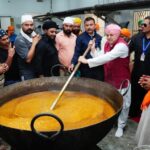 आस्था का संगम: श्रीमहंत देवेन्द्र दास जी महाराज ने संगत के साथ दी लंगर सेवा