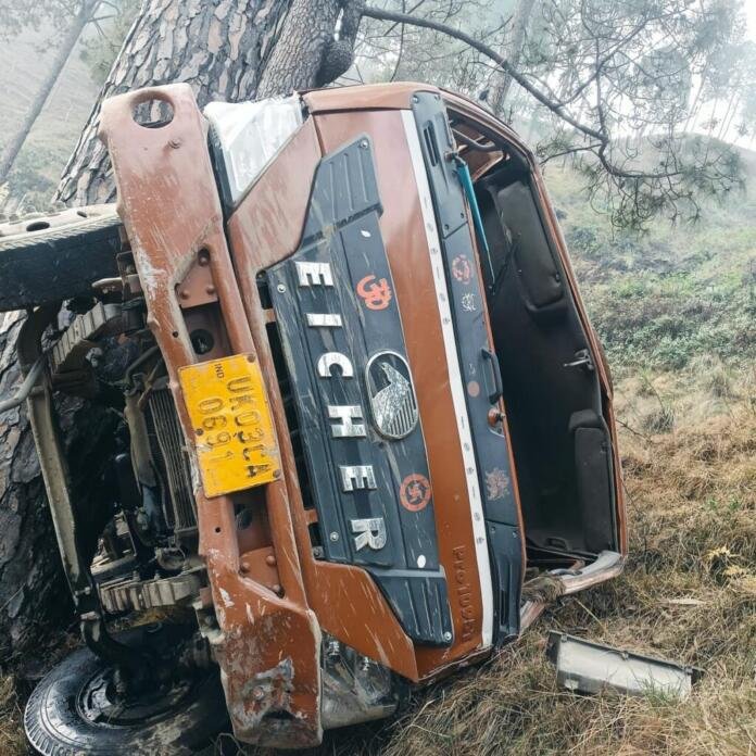 दुर्घटना: खाई में गिरा कैंटर, चालक की मौके पर ही मौत