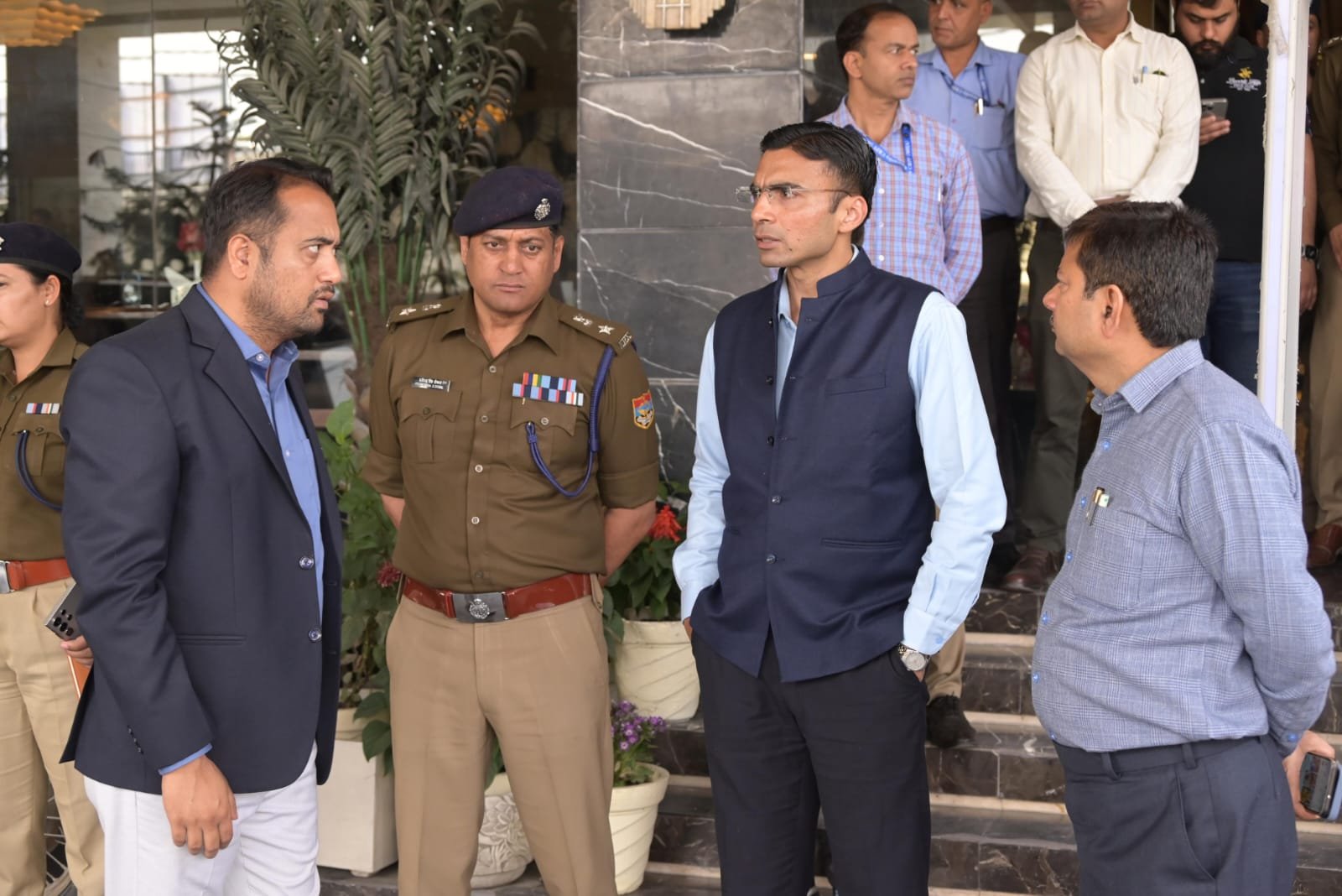 गृहमंत्री के दौरे से पहले देहरादून प्रशासन अलर्ट, डीएम सविन बंसल ने एसएसपी संग व्यवस्थाओं का किया स्थलीय निरीक्षण