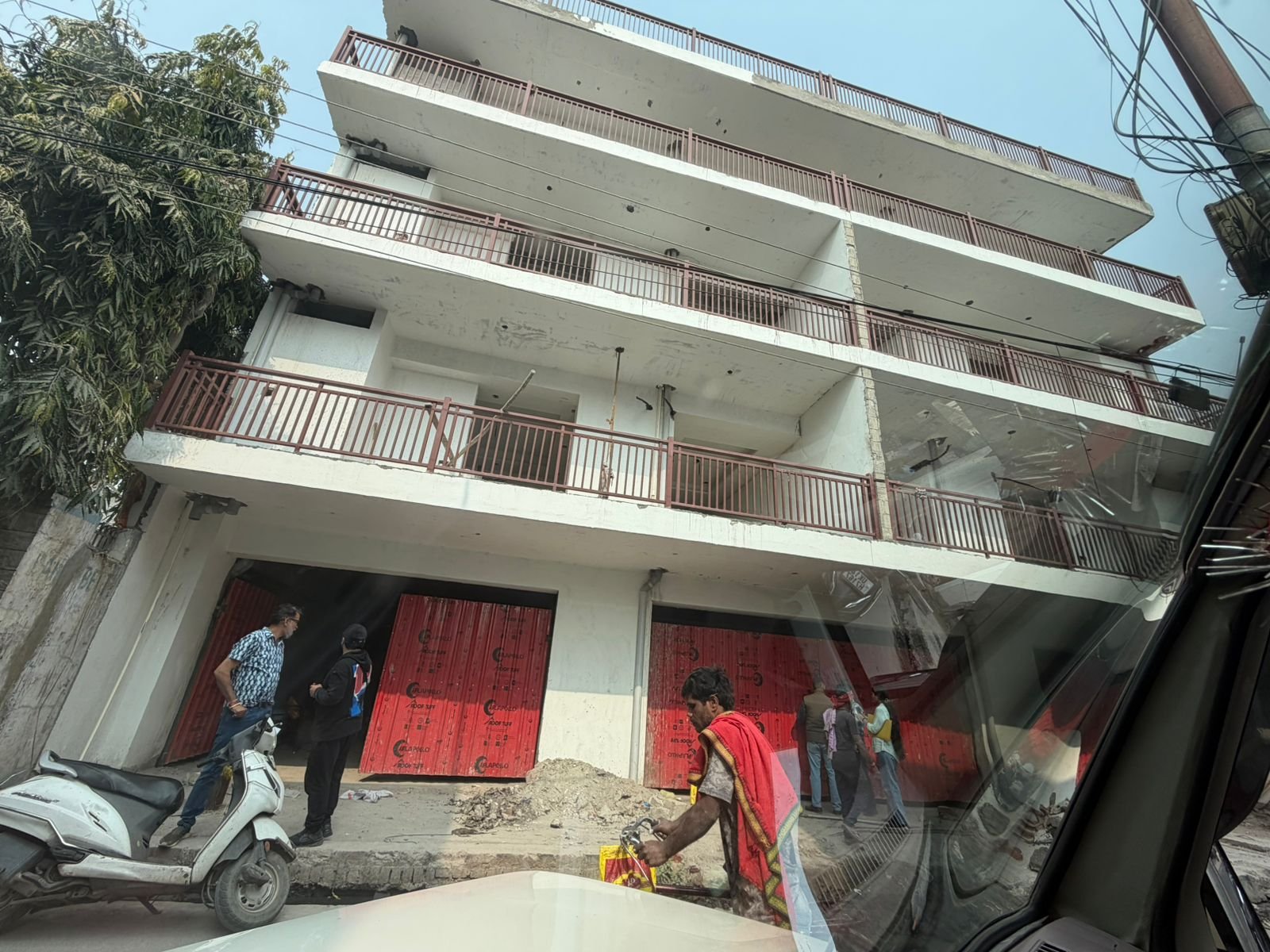 ऋषिकेश में अवैध बहुमंजिला निर्माण पर एमडीडीए की बड़ी कार्रवाई, मनीराम मार्ग का भवन सील