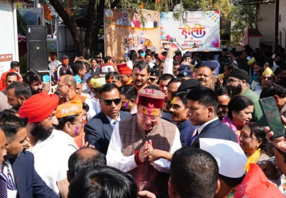 मुख्यमंत्री पुष्कर सिंह धामी की मौजूदगी में प्रदेश कार्यालय में धूमधाम से मनाया गया होली मिलन समारोह