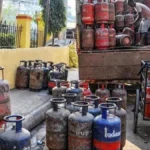 महंगाई का झटका: रसोई गैस 60 और कमर्शियल सिलेंडर 115 रुपये महंगा