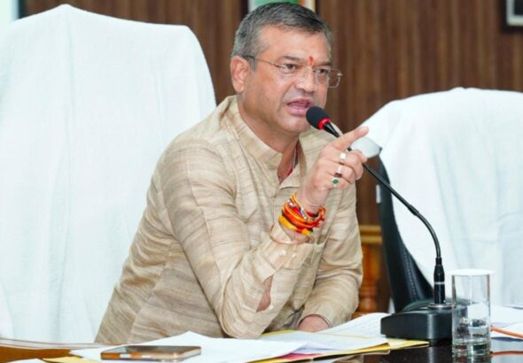 देहरादून महापौर सख्त: पार्षदों की समस्याएं तुरंत हल करें, लापरवाही पर कार्रवाई चेतावनी