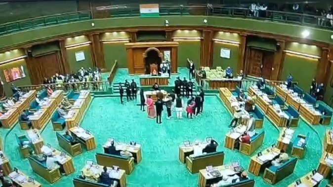 गैरसैंण सदन में भ्रष्टाचार पर घमासान, सरकार बोली—जीरो टॉलरेंस पर सख्त कार्रवाई