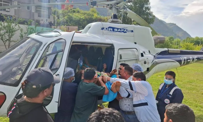 चारापत्ती-काटने-के-दौरान-पेड़-से-गिरी-महिला-हालत-गंभीर-हेली-सेवा-से-भिजवाया-एम्स-780x470-1