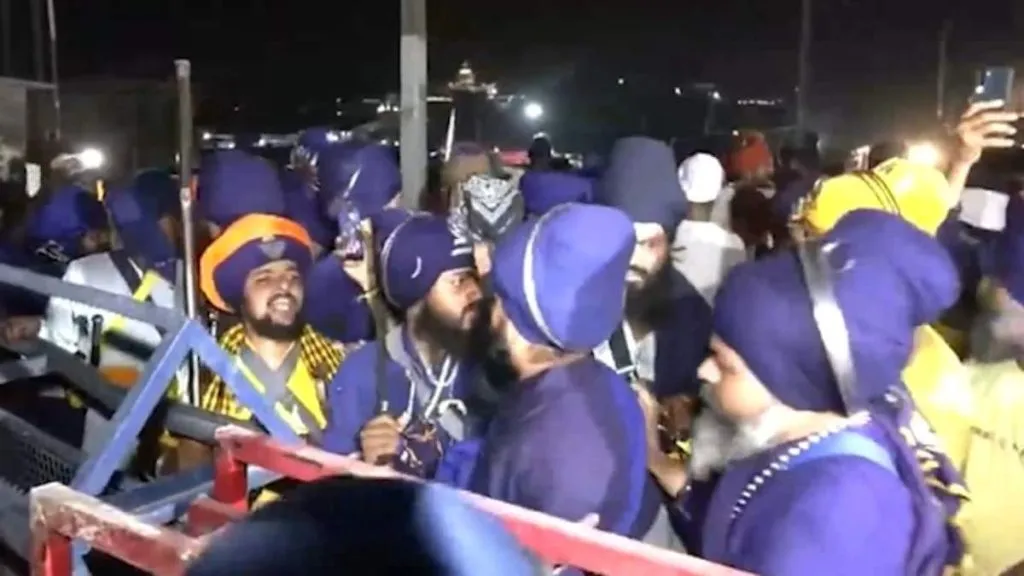 6a3d6865d040c-nihang-sikhs-25433116-16x9-1-1024x576-1