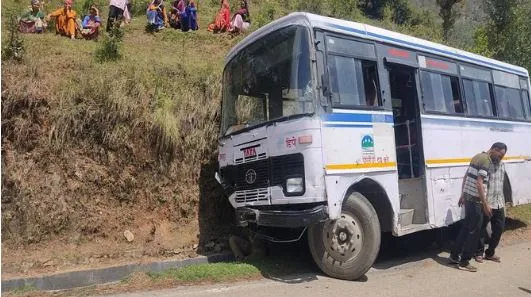 Champawat-road-accident